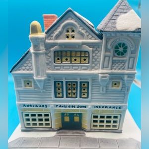 NIB Hawthorne Village Rockwell “The Antique Shop”